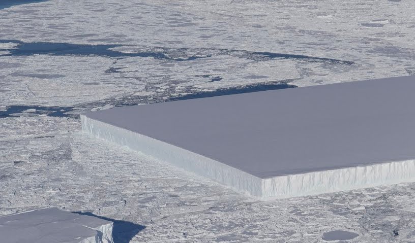 La Nasa ha fotografato un iceberg perfettamente quadrato La Nasa ha fotografato un iceberg perfettamente quadrato