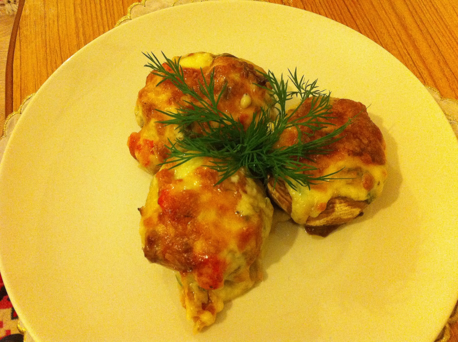 Tavuklu Mantar Dolması ve Cacık Soslu Makarna Tavuklu Mantar Dolması ve Cacık Soslu Makarna