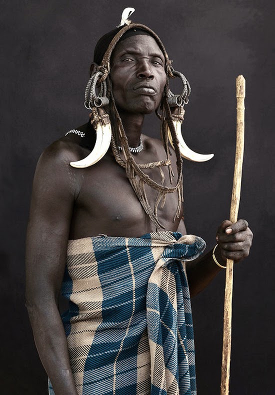 Safari Fusion blog | Photographer Mario Marino | African photographic portraits Omo Valley, Ethiopia © Mario Marino