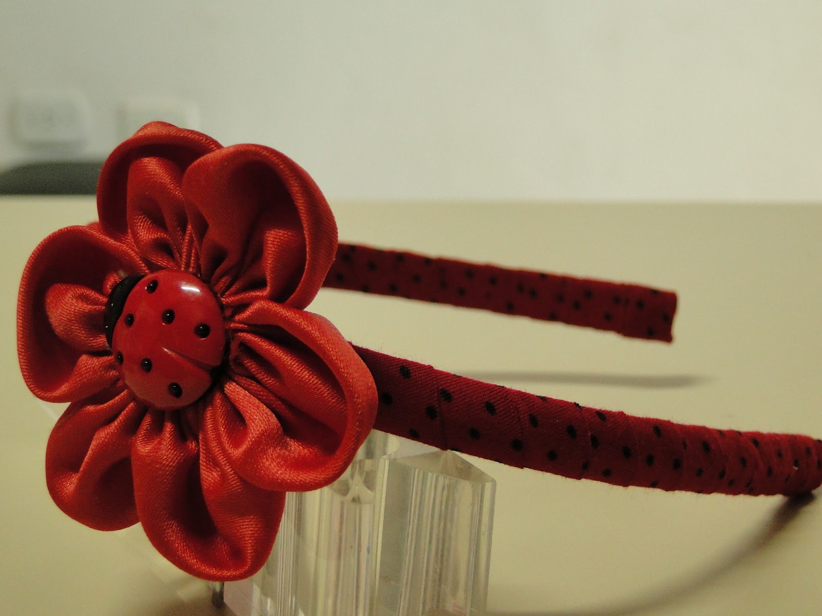 Tiaras com flores em tecido