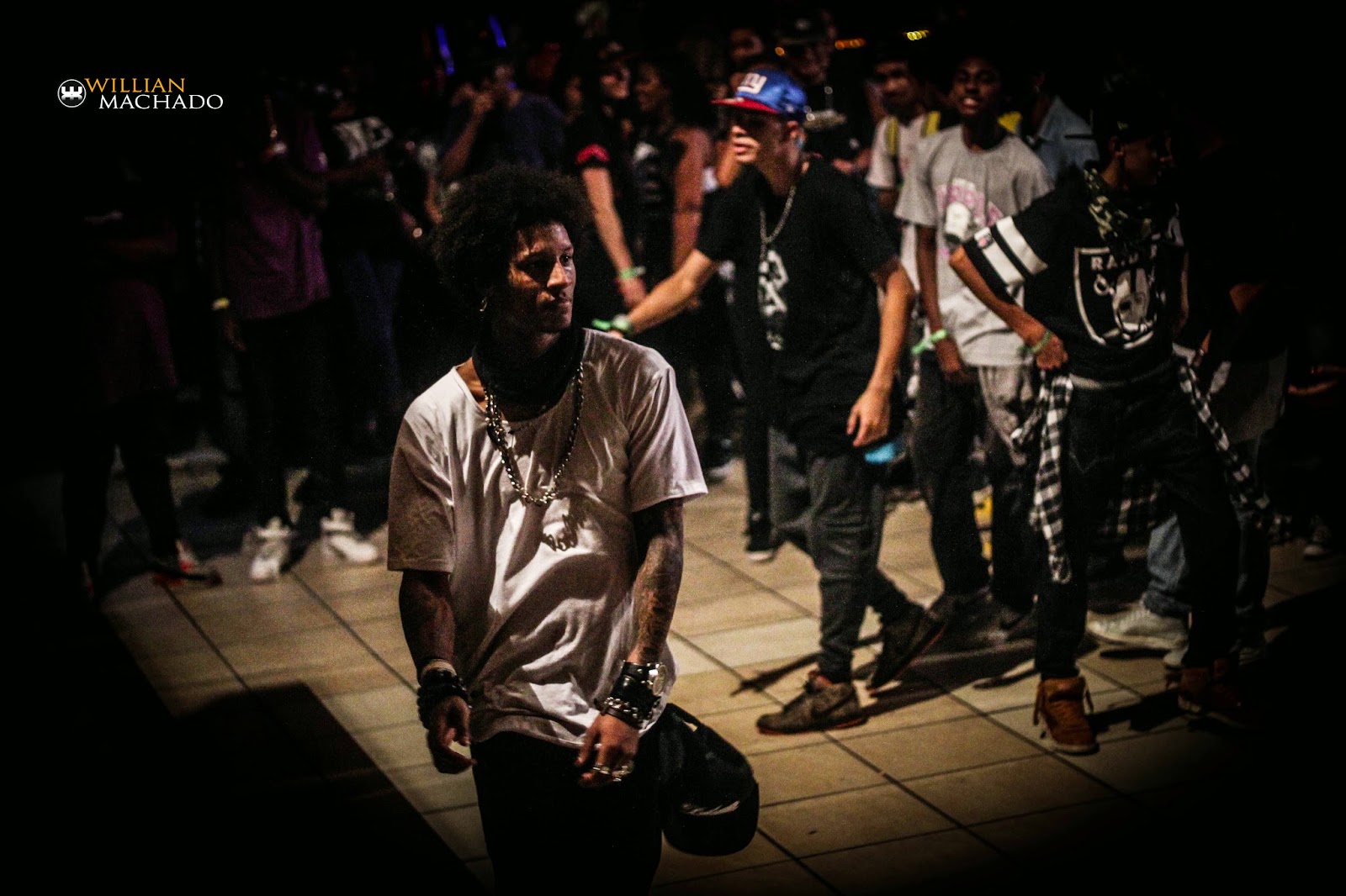 Coletânea de fotografias Les Twins no Brasil CONFIRA! WILLIAN