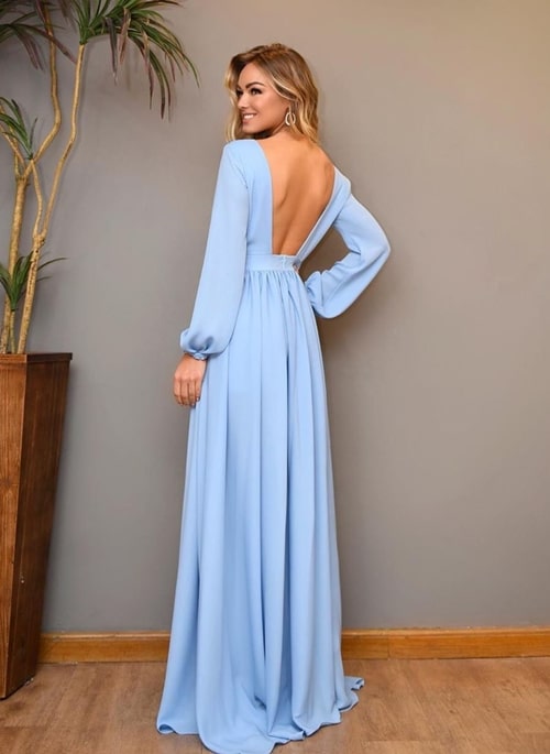 vestido longo azul claro com manga longa