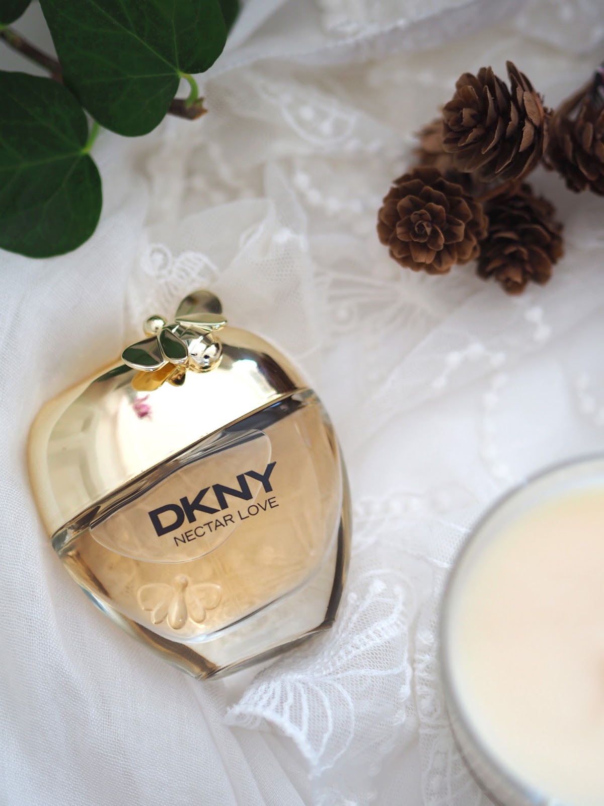 The Scented Gift Guide, Katie Kirk Loves, UK Blogger, Beauty Blogger, Christmas, Christmas Gifts, Gift Guide, Gift Ideas, Beauty Gifts, Lifestyle, Luxury Gifts, Charlotte Tilbury, Viktor & Rolf Flower Bomb, Debenhams Beauty, Lush Cosmetics, Oasis Fashion, Rose Gold, Yankee Candle, The Little Candle Co, So...? Perfume, Diptique, Jo Malone, Christmas Fragrances, Fragranced Gifts, Christmas Scents, Christmas Magic, The Perfect Tree, Crackling Wood Fire, Spiced White Cocoa, Christmas Giveaway, Candle Giveaway, Monsoon Rose Gold Perfume