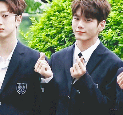 어제 옹성우 기사사진 클래스.jpg | 인스티즈