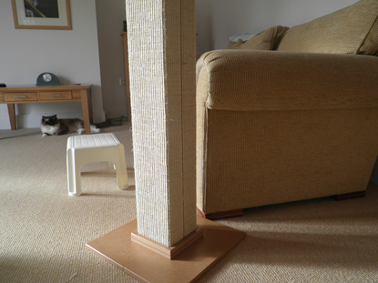 scratch post with vertical thread scratch post with vertical thread