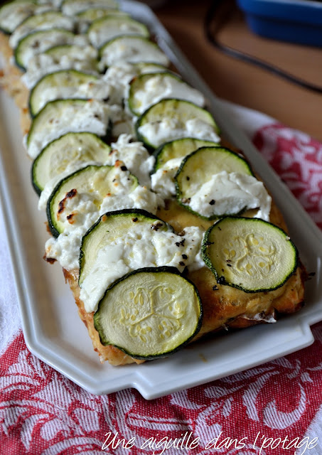 Pudding de pain courgettes, lardons fumés et chèvre 