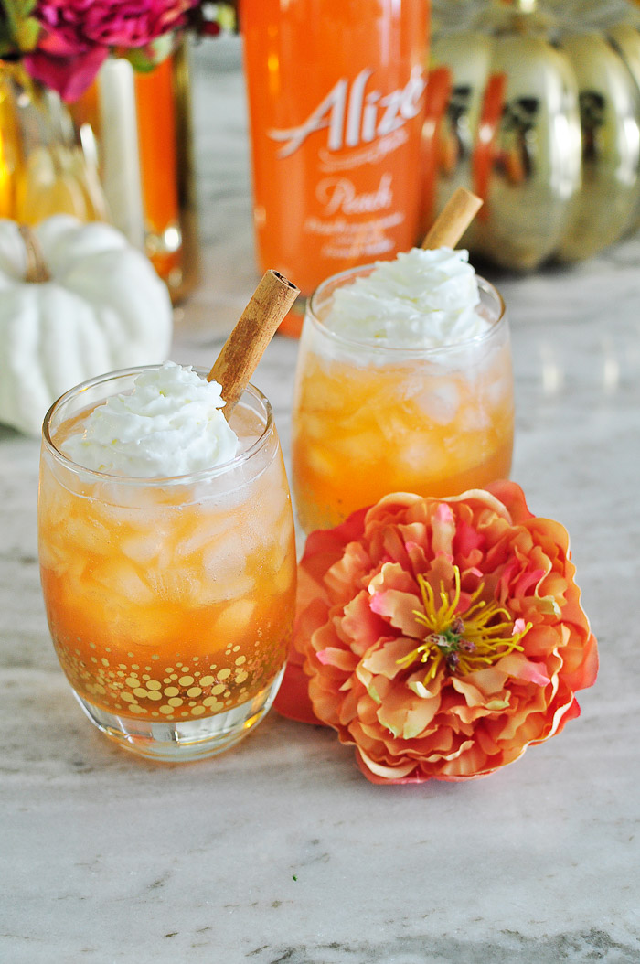 Fall peach cobbler cocktail recipe using Alize Peach Passion French Vodka- so easy and delicious! | via monicawantsit.com