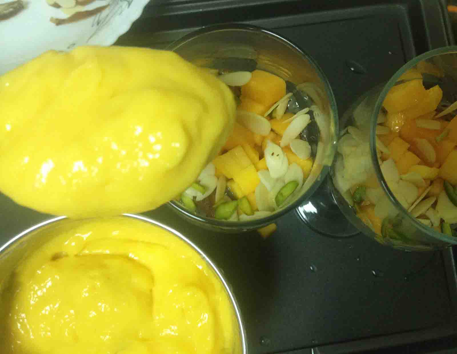 MANGO BANANA CRUNCHY SMOOTHIE