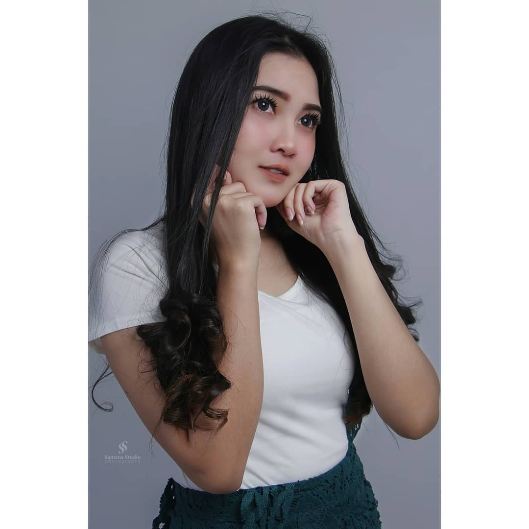 Kumpulan Foto Nella Kharisma Terbaru dan Biodata Nella