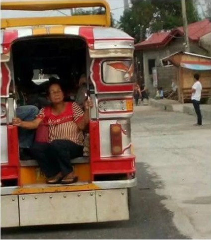 Heartbreaking: Poor Grandma Forced to Sit at the Edge of a Jeepney! Heartbreaking: Poor Grandma Forced to Sit at the Edge of a Jeepney!