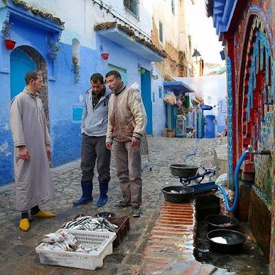 Vendiendo pescado en Chauen