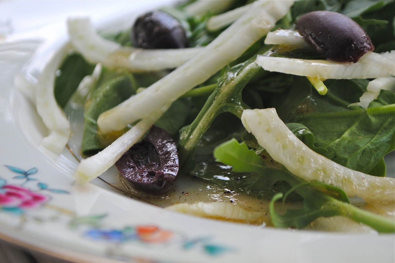 Recipe Doodle BABY GREENS AND PEACH SALAD WITH CREAMY CHIVE