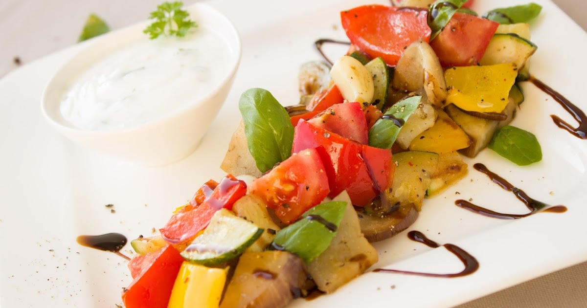 Ratatouille-Salat mit Joghurtdip