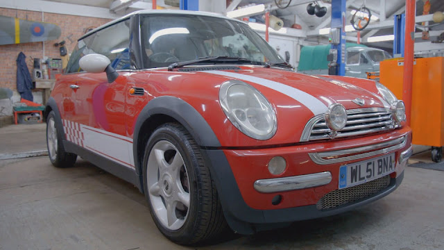 他們從一台小而不起眼的2001年mini cooper 1.6和250英鎊開始,將車子改裝、加值出售