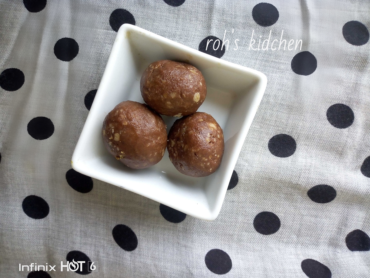 Nobake chocolate peanut butter balls