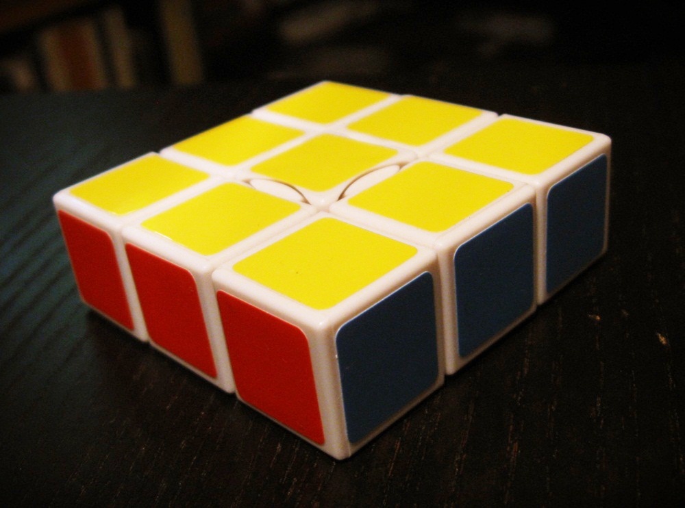 Рубики энциклопедия. Кубик рубик 50 на 50. Упаковка кубика Рубика 1986. Кубик Рубика 3x3 большой. Необычные кубики.