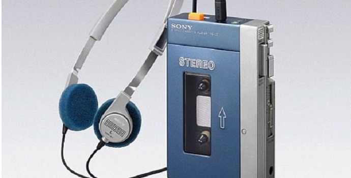 Σαν σήμερα: Κυκλοφορεί το πρώτο walkman που φτιάχτηκε ποτέ Σαν σήμερα: Κυκλοφορεί το πρώτο walkman που φτιάχτηκε ποτέ