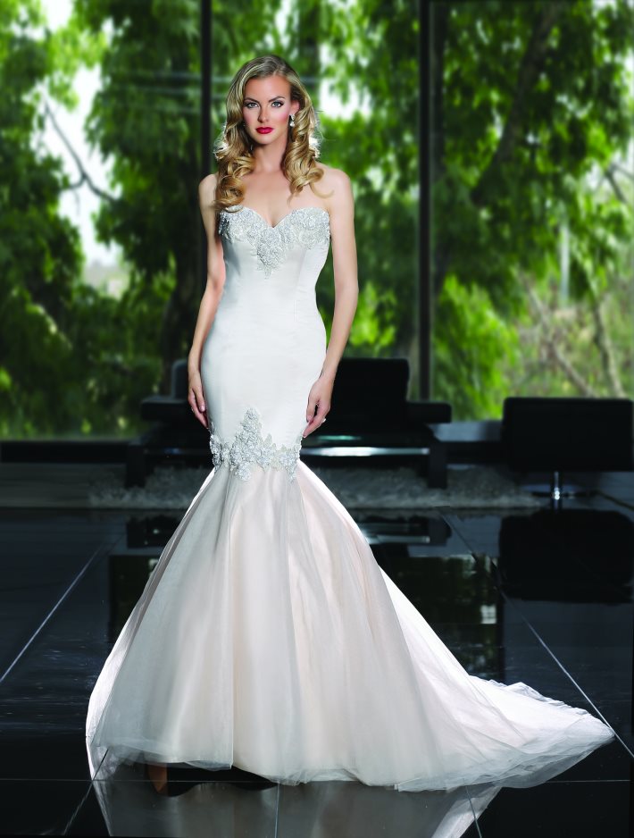 Image: Style and Glamor in the Wedding Day