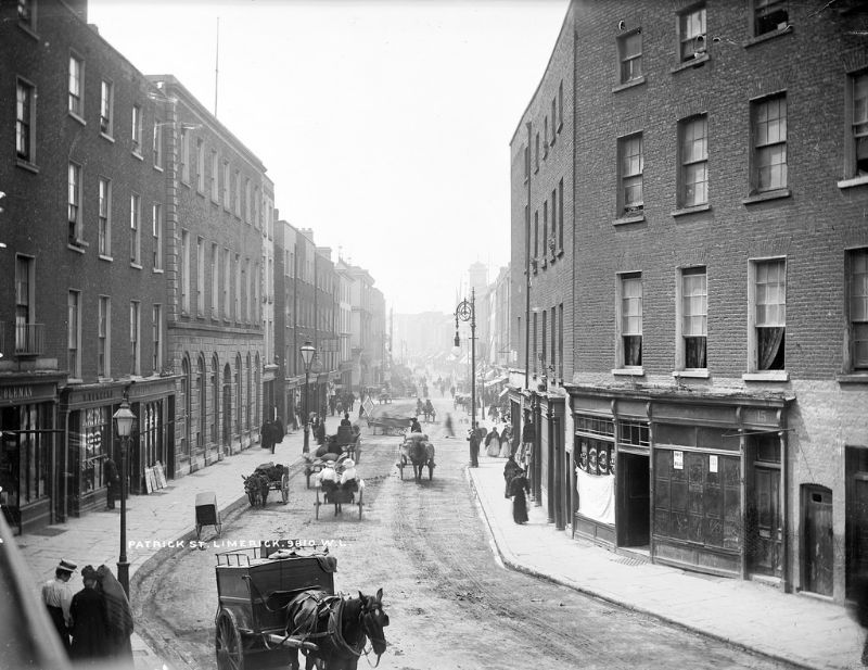 50 Amazing Photographs Capture Street Scenes of the Munster Region