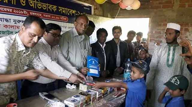 Extraordinary Bidakanan Academy prize distribution অাধারমানিক বিদ্যাকানন একাডেমীর পুরস্কার বিতরণ ও অভিভাবক সমাবেশ