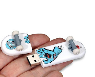 Pen drives dos outros: