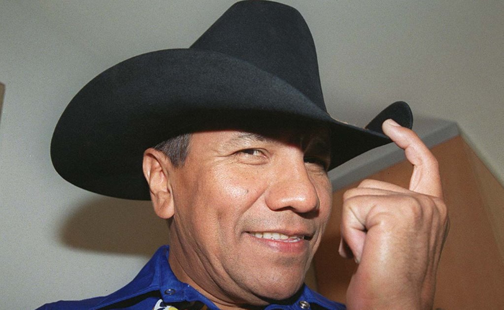 Picoteando el Espectaculo El vocalista del grupo Bronco, Lupe Esparza