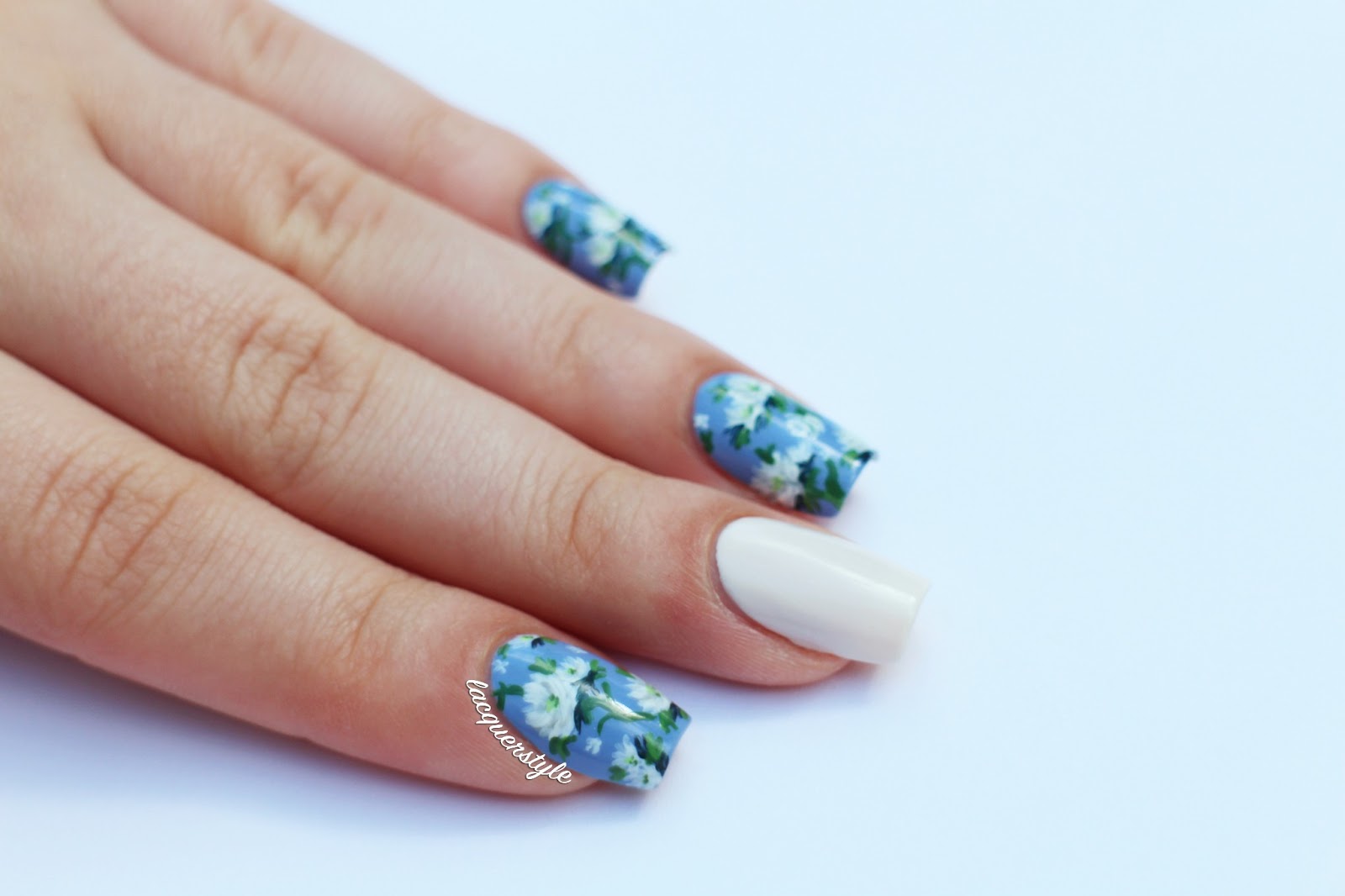 Nail Art Tutorial: Blue and White Flowers