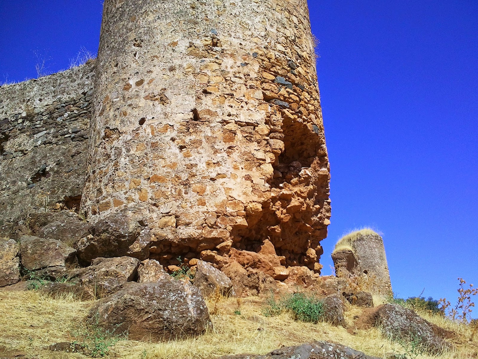 EL CASTILLO DE LAS TORRES... SE MUERE