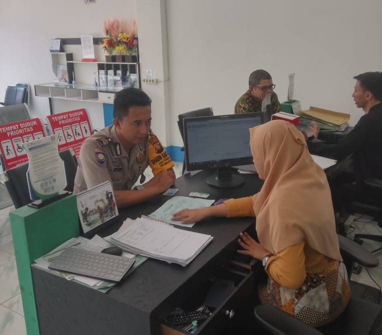 Bhabinkamtias Desa Rawak Hulu Brigadir Juniardi Bhabinkamtias Desa Rawak Hulu Brigadir Juniardi