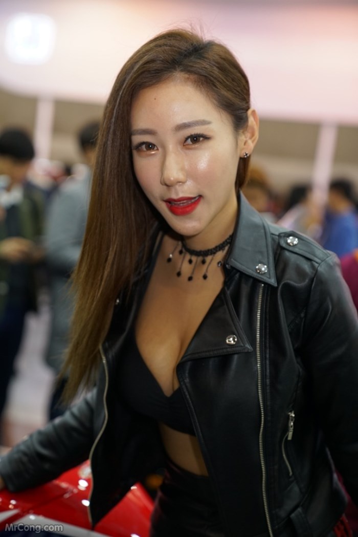 Kim Tae Hee&#39;s beauty at the Seoul Motor Show 2017 (230 photos) photo 11-2
