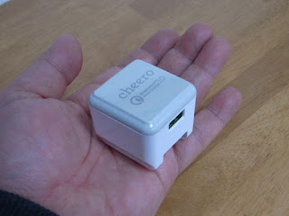 コンパクトと言えばコンパクト cheero USB AC Charger QC3.0 ACアダプターCHE-315