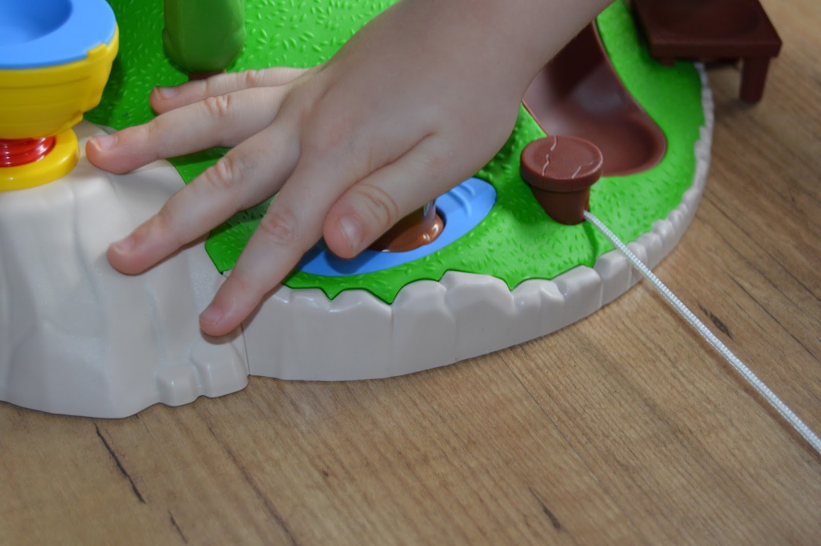 Playdays and Runways Paw Patrol Weebles Pull & Play Seal Island