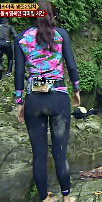 정글에서 물놀이 하는 조보아 | 인스티즈