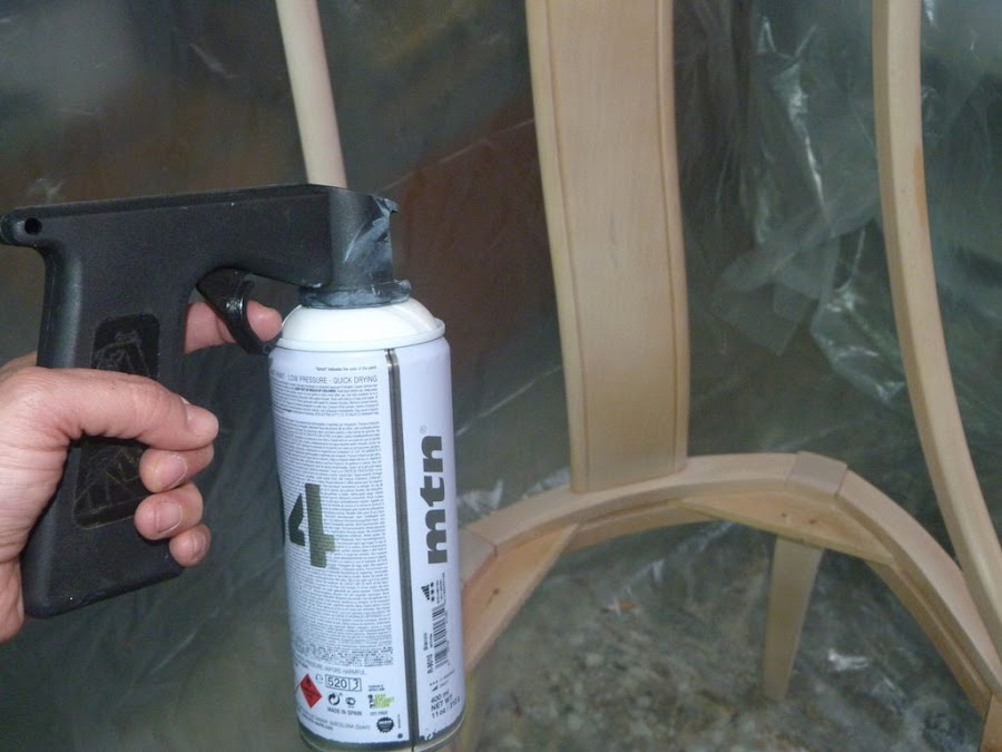 pintar-sillas-pintura-spray