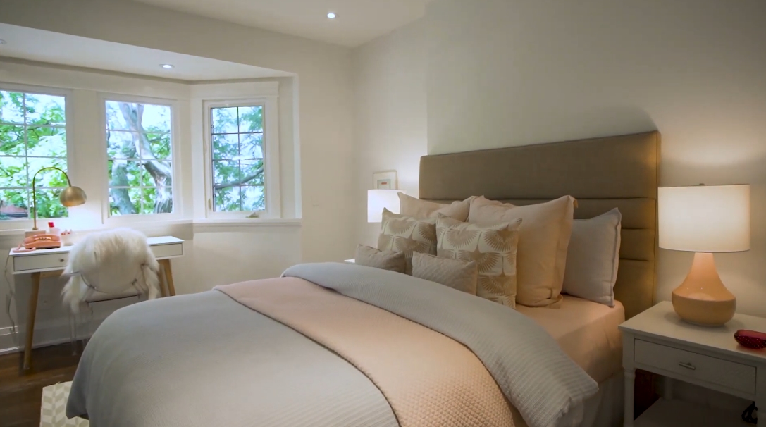 29 Photos vs. 17 Hawthorn Ave, Toronto, ON Interior Design Luxury Home Tour