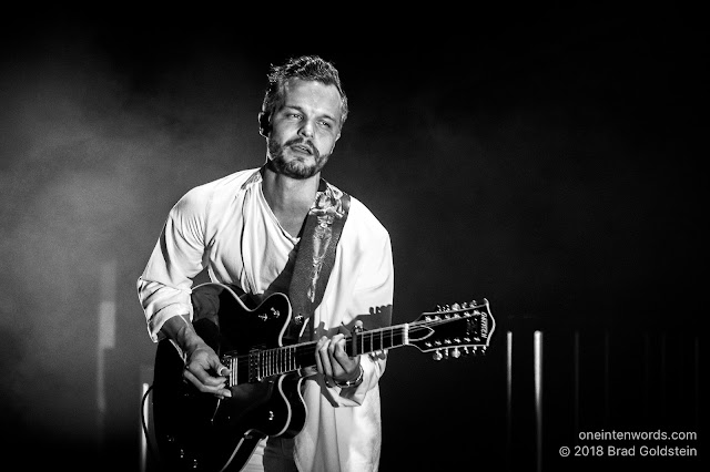 The Tallest Man on Earth at The Queen Elizabeth Theatre on November 15, 2018 Photo by Brad Goldstein for One In Ten Words oneintenwords.com toronto indie alternative live music blog concert photography pictures photos