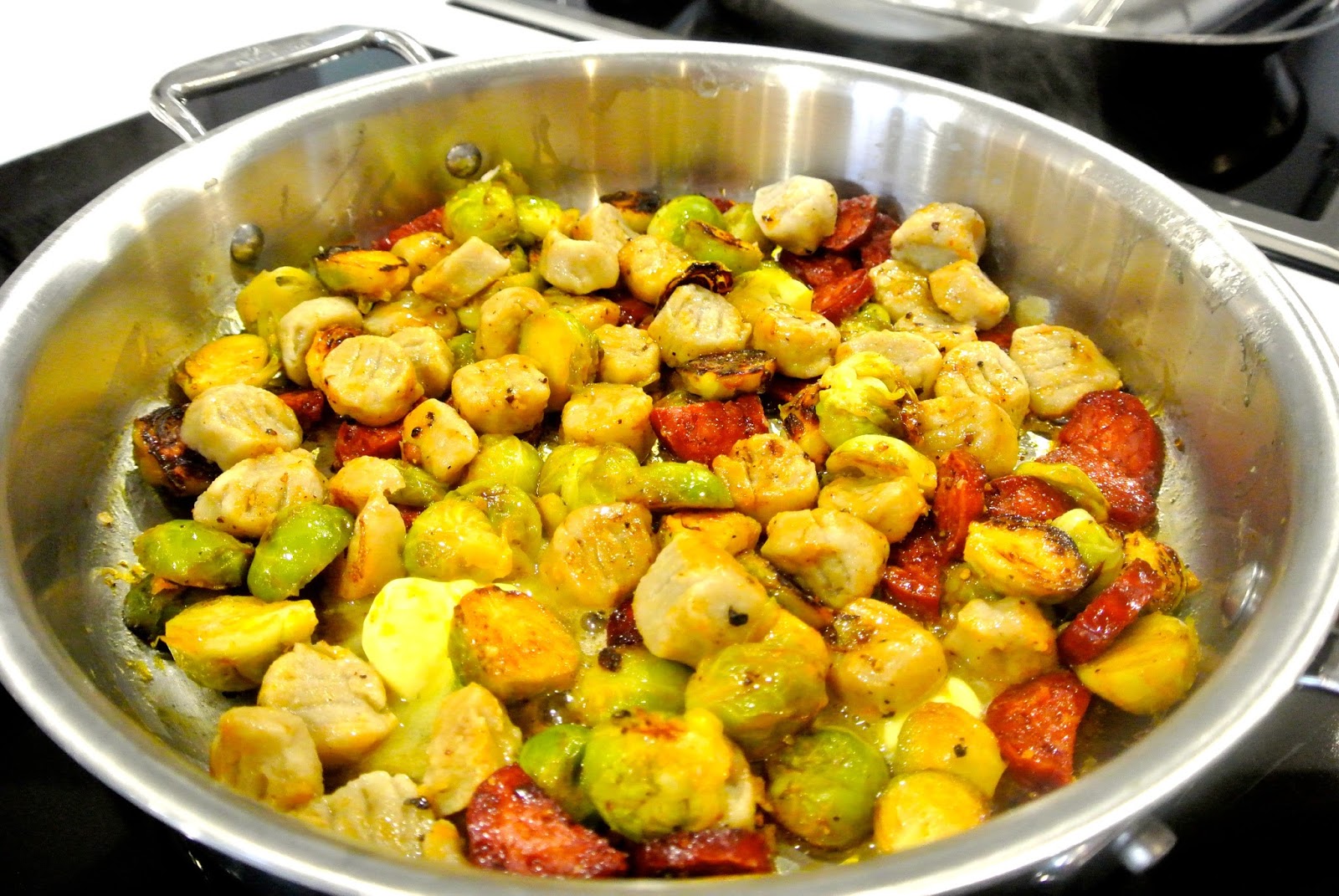 Bonjour Alsace: Maronen-Gnocchi mit gebratenem Rosenkohl und Chorizo
