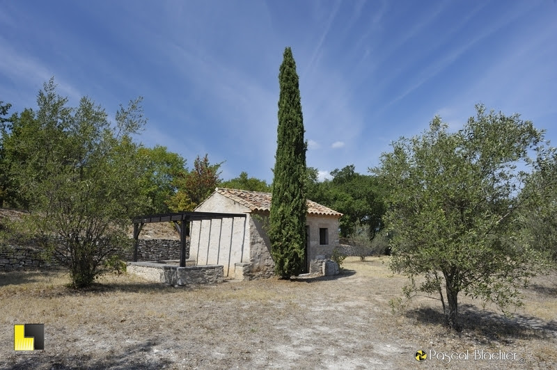 cabanon agricole oppidum entremont photo Pascal Blachier