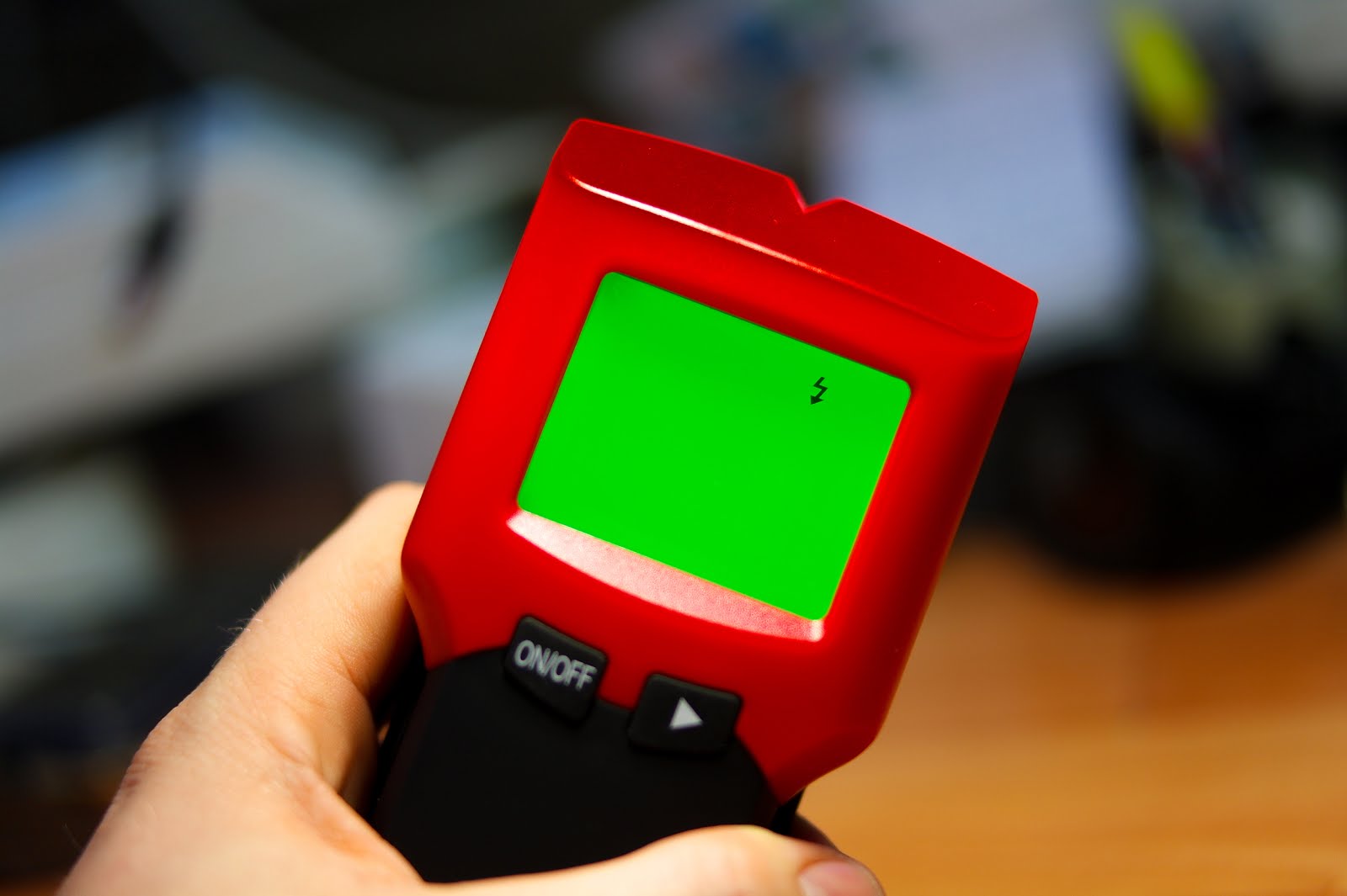 прибор тепловизор. просканировать предметы с тепловым излучением. тепловое излучение примеры. просканировать предметы с тепловым излучением cyberpunk 2077. просканировать предметы с тепловым излучением.