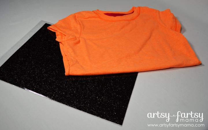 DIY Pumpkin Shirt at artsyfartsymama.com #Halloween #kids #pumpkin #cricut