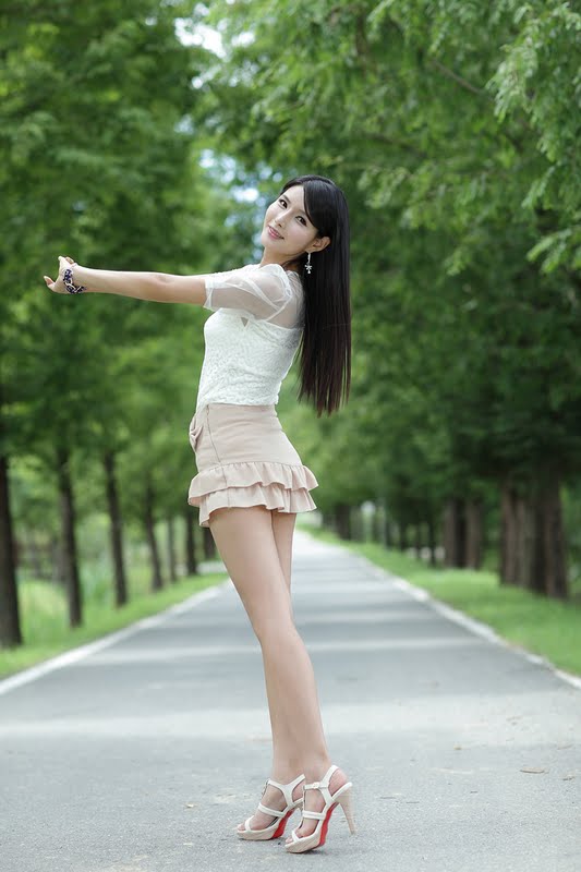 Lee Sung Hwa Sexy In Ruffle Mini Dress Korean Models Photos Gallery