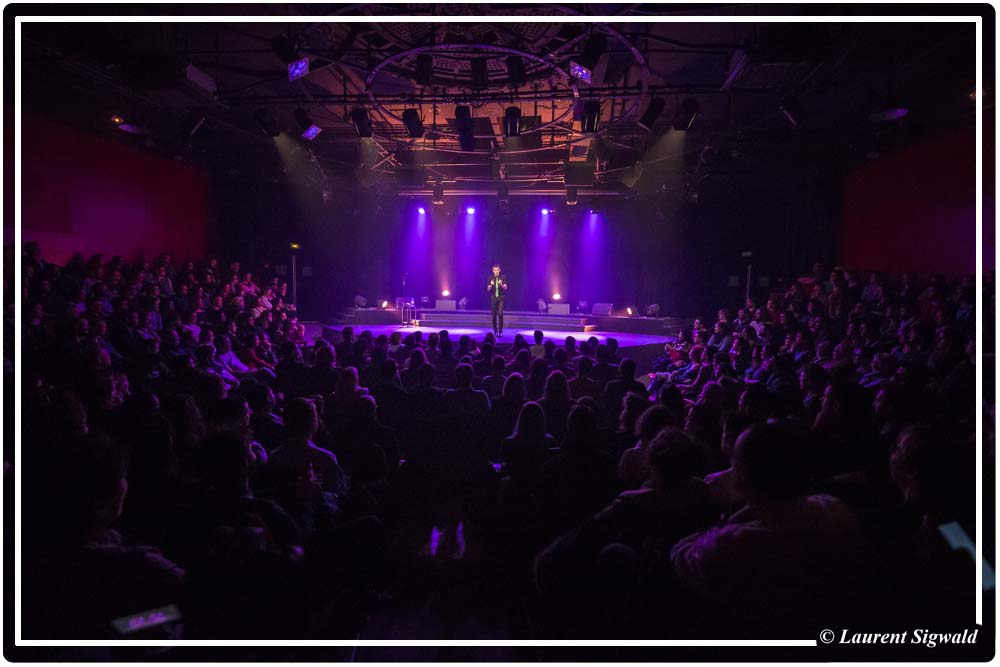 View Harpie Féroce Max Dechelle Background