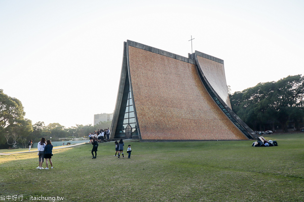 2019東海大學聖誕季|路思義教堂旁出現一顆雪景水晶球 2019東海大學聖誕季|路思義教堂旁出現一顆雪景水晶球