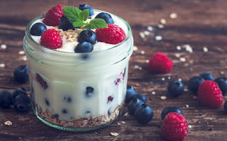 Yogur con frutas y cereales Yogur