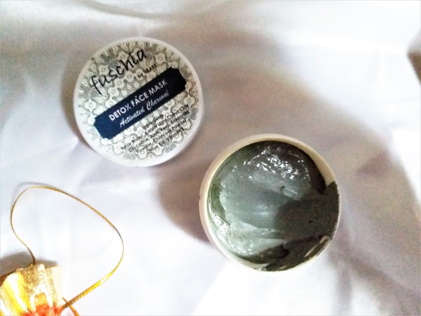 Beauty & Beyond Fuschia Activated Charcoal Detox Face Mask Review