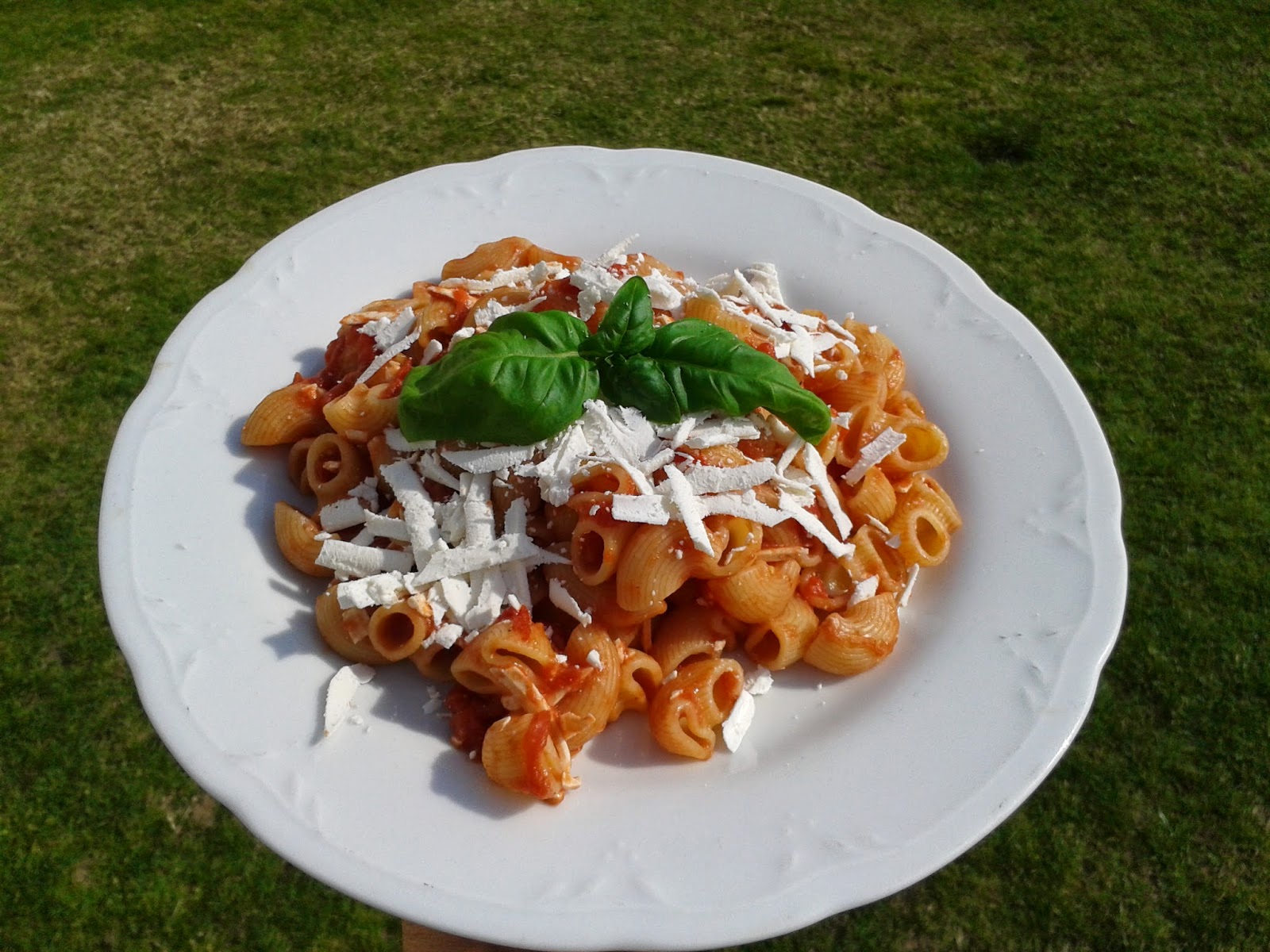 pasta al pomodoro con ricotta salata