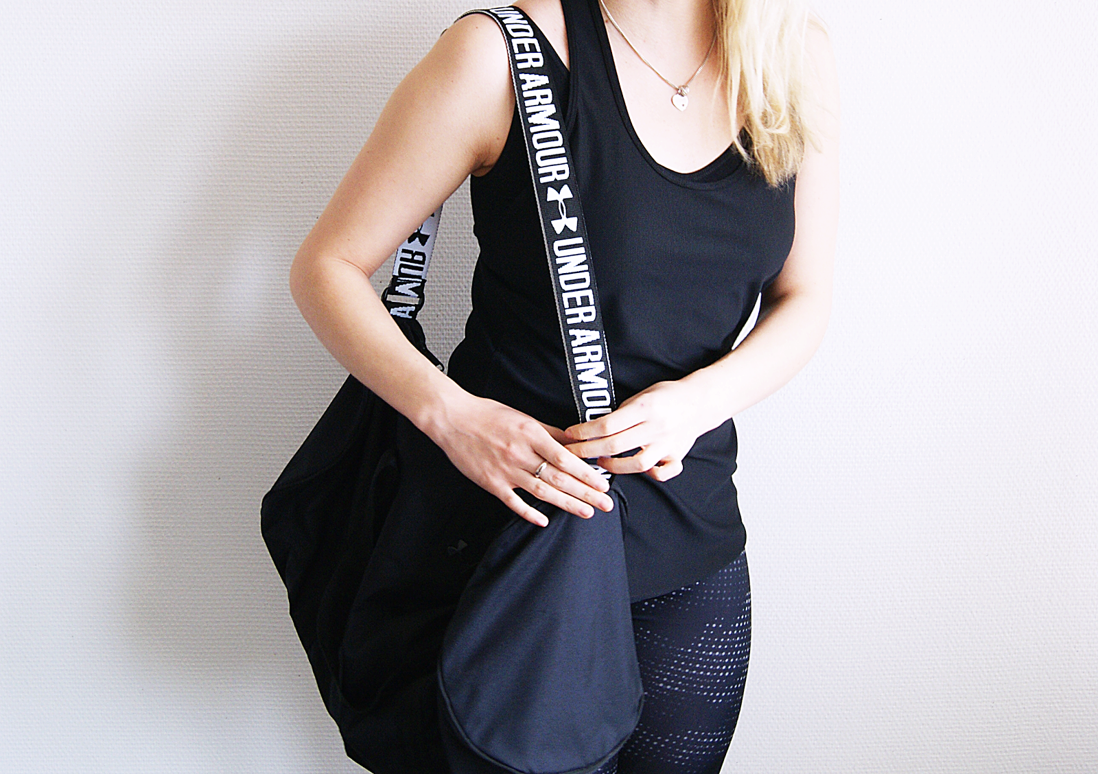 Nieuwe fitnesskleding en sport tas Nieuwe fitnesskleding en sport tas