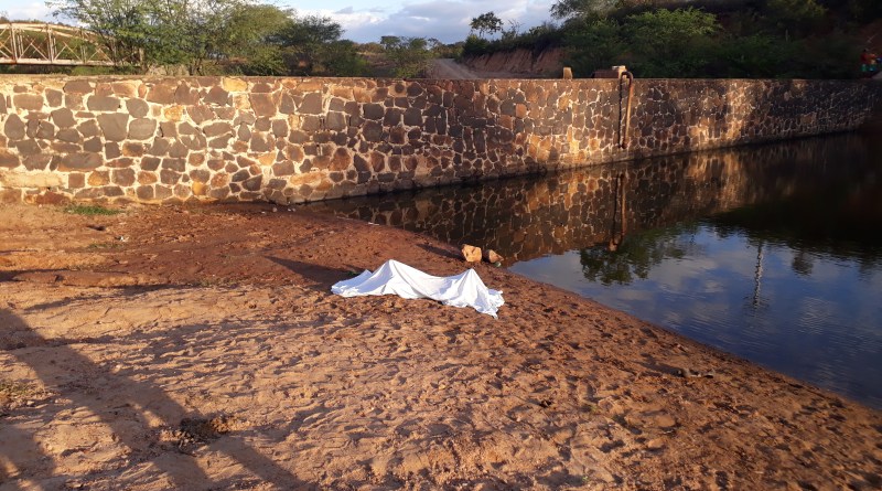 Mulher é encontrada morta em açude no município de Piritiba