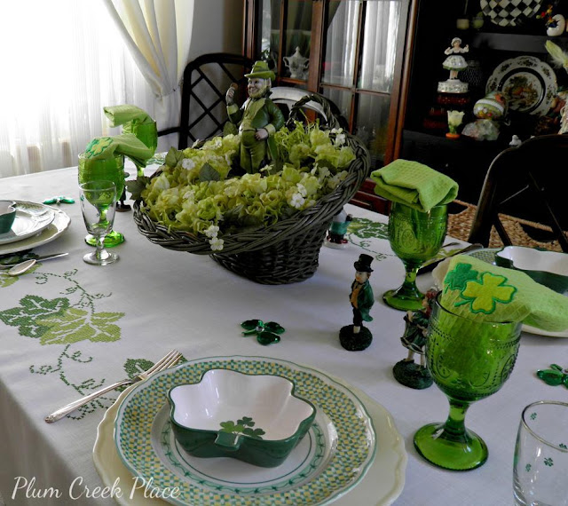Saint Patrick's Day table setting, heart shaped plates, leprechauns, Daffodil Flatware, Lenox, RICHARD GINORI MANIFATTURA DI LAVENO Plates,