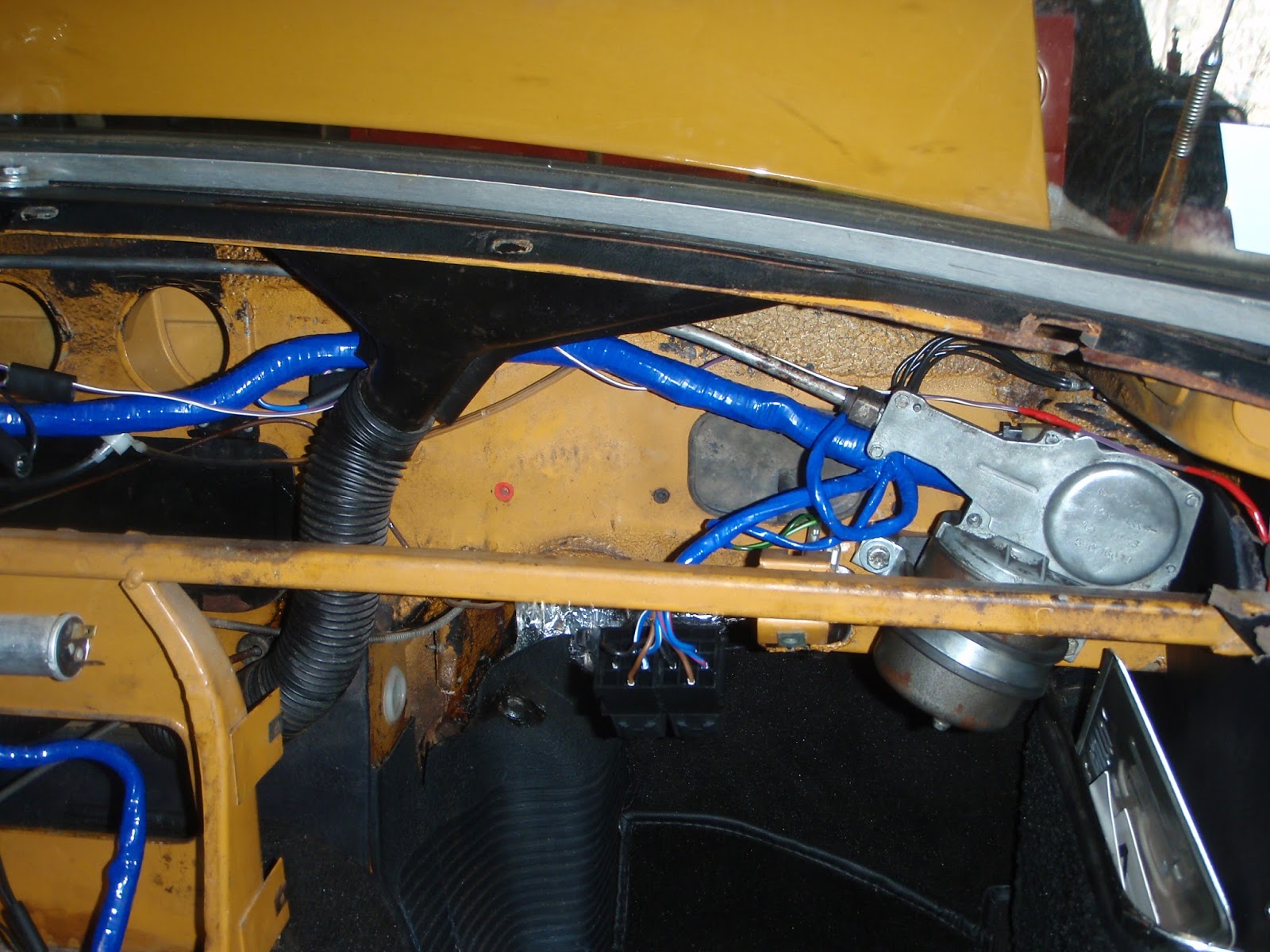 MGB in the Garage: New wiring harness, vinyl top, alternator, etc